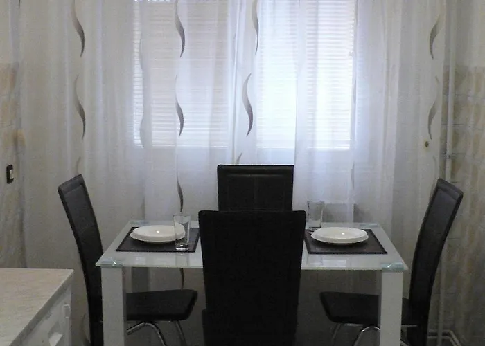 Апартаменти With Parking Space - 23335 *