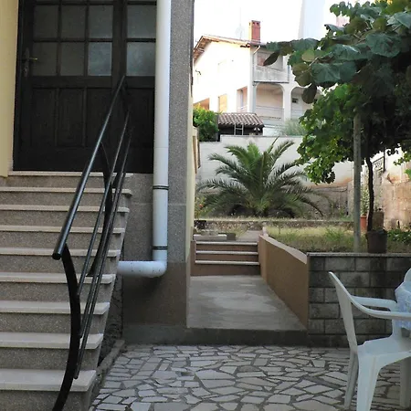 Apartman With Parking Space - 23335 *